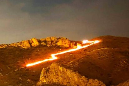 La bajada de antorchas de Elda es la antesala al inicio de la Cabalgata de Reyes Magos