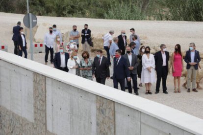 Ximo Puig en una visita a Almoradí