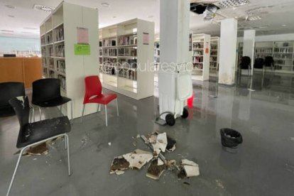 Techos caídos en la biblioteca de Na Rovella