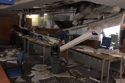 Cae el falto techo de una de las plantas del edificio ubicado en la calle Colón.