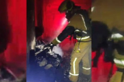 El fuego se ha extendido desde el salón a toda la vivienda