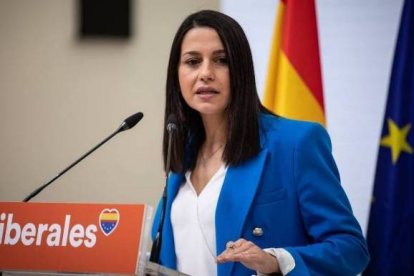 Inés Arrimadas, este lunes en su primera rueda de prensa tras su baja maternal.