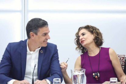 Pedro Sánchez y María Jesús Montero