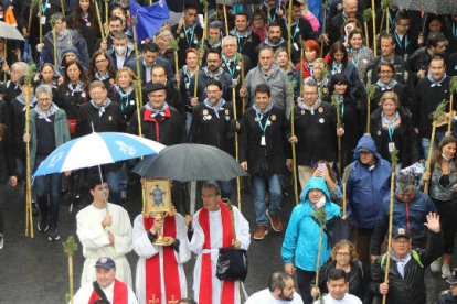 Comitiva que ha encabezado la Romería de la Santa Faz