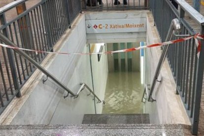 Imagen de la estación Xàtiva-Moixent inundada por las fuertes lluvias - COMARCAL CV