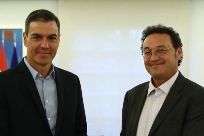 El presidente del Gobierno, Pedro Sánchez, junto al nuevo fiscal general del Estado, Álvaro García Ortiz.