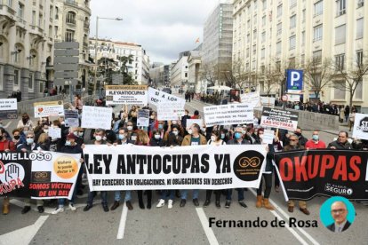 Concentración en apoyo a los afectados por la okupación el pasado mes de marzo