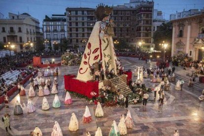 Ofrenda de la Virgen de los Desamparados.