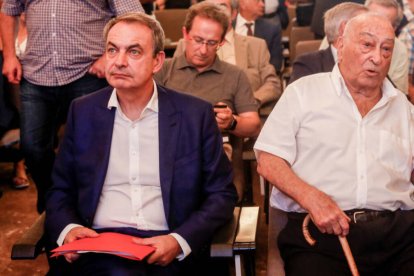 Nicolás Redondo Urbieta, junto a Zapatero, en una imagen de 2019.