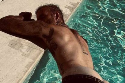 La foto de David Beckham en la piscina ha causado sensación.