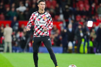 Cristiano Ronaldo, calentando antes de un partido con el United.