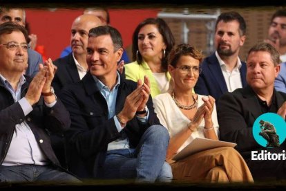 Pedro Sánchez, junto a varios presidentes autonómicos del PSOE