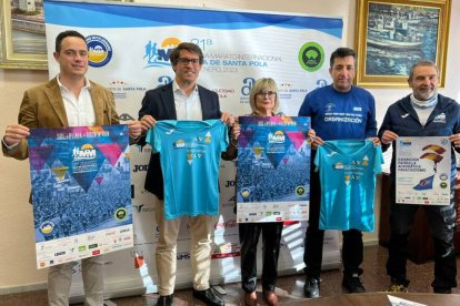 Julio Baeza, concejal de turismo, Juan de Dios Navarro, diputado provincial, Loreto Serrano, alcaldesa de Santa Pola, Roque Alemañ y Pedro Cerdan del Club Atletismo Santa Pola.