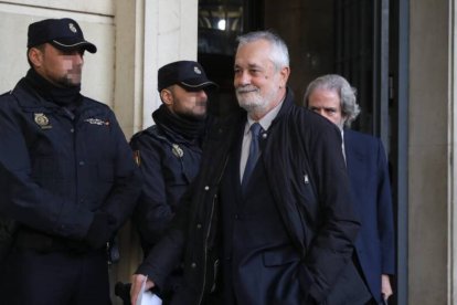 El expresidente de la Junta de Andalucía, José Antonio Griñán, en la Audiencia de Sevilla.