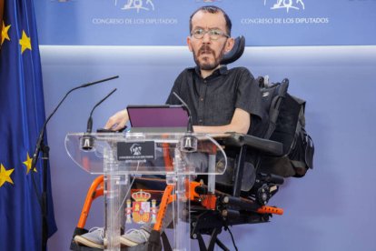 Pablo Echenique en rueda de prensa