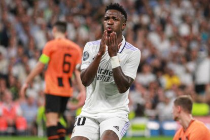 Vinicius lamenta una ocasión perdida en el partido ante el Shakhtar.