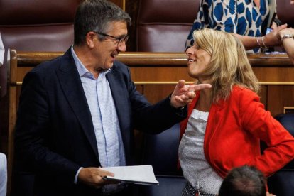 El portavoz del PSOE en el Congreso de los Diputados, Patxi López y la vicepresidenta segunda, Yolanda Díaz