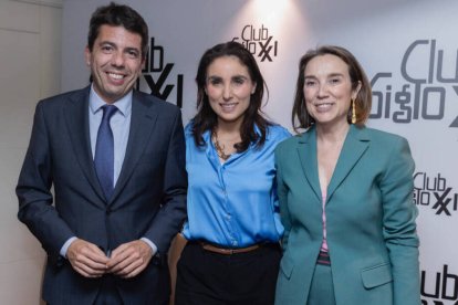 Carlos Mazón con la presidenta del Club Siglo XXI, Paloma Segrelles, y Cuca Gamarra, portavoz en el Congreso del PP