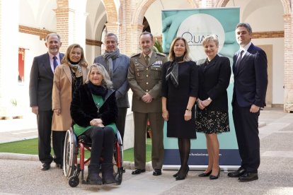 Juan Carlos González, (FEDER), Ana Mª Ruiz Cano, (AFAV), Teresa Navarro, defensora de las personas con discapacidada, Javier
Benítez, (QUAES), Fernando García-Vaquero Pradal, Teniente General, Concha Andrés, secretaria autonómica de Eficiencia y Tecnología Sanitaria, María Amparo García Layunta, Directora
general de Asistencia Sanitara  y José Ferrer, (Ascires).