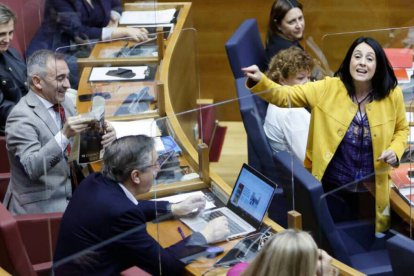 La consellera de Política Territorial, Rebeca Torró, contra el diputado Miguel Barrachina