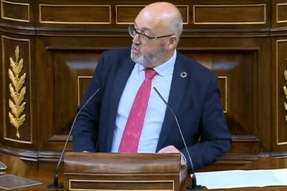 Juan Bernardo Fuentes Curbelo, Tito Berni, en la tribuna del Congreso de los Diputados.