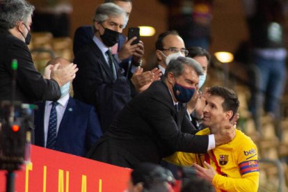 Laporta y Messi, cuando el Barcelona ganó la Copa en 2021.
