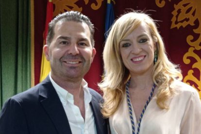 El exalcalde de Maracena, Noel López, actual secretario de Organización y parlamentario del PSOE-A, junto a la actual alcaldesa Berta Linares.