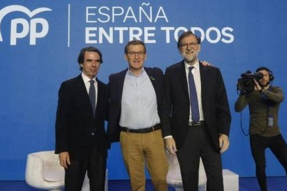 Feijóo, junto a Aznar y Rajoy en su último encuentro.