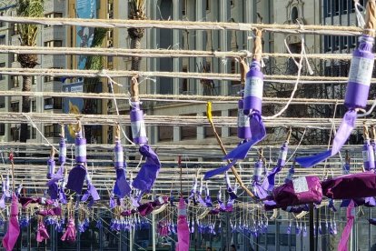 Imagen de la octava 'mascletà' de las Fallas 2023, a cargo de Caballer FX y dedicada a las mujeres coincidiendo con el Día Internacional de la Mujer - EUROPA PRESS