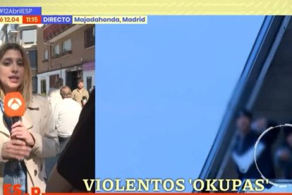 Un equipo de 'Espejo Público' es agredido por unos okupas.