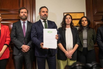 Santiago Abascal registra la moción de censura de Vox