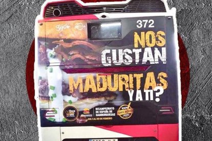 Anuncio de hamburguesas en los autobuses de Gijón