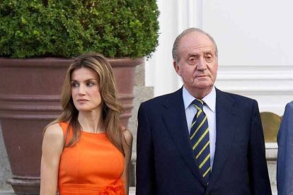 La Reina Letizia junto al Rey Juan Carlos.