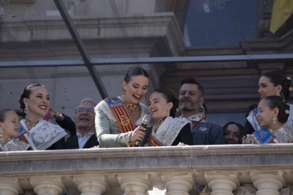 La fallera mayor durante la mascletà de la pirotecnia Hermanos Caballer, en la Plaza del Ayuntamiento de Valencia - EUROPA PRESS