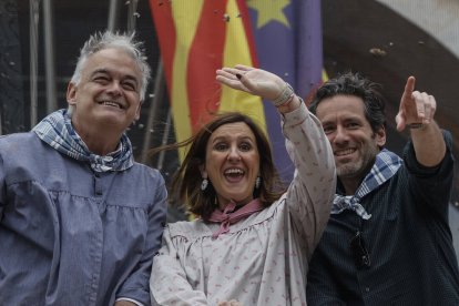 Esteban González Pons, María José Catalá y Borja Semper, durante la penúltima mascletà.