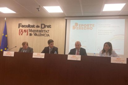 Fernando Molinero Revert, director general de Deportes en el Consejo Superior de Deportes, Francisco Javier Orduña Moreno, catedrático de Derecho Civil y ex magistrado del Tribunal Supremo, Sandra Gómez, vicealcaldesa en funciones del Ayuntamiento de Valencia,  José García Roig, vicepresidente de Sociedad Civil Valenciana - SOCIEDAD CIVIL VALENCIANA