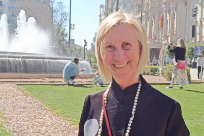 Rosa Díez en la plaza del Ayuntamiento de Valencia