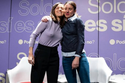 La secretaria general de Podemos y ministra de Derechos Sociales, Ione Belarra, y la ministra de Igualdad, Irene Montero.