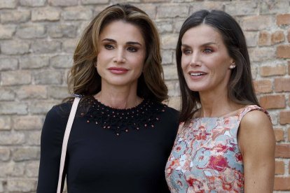 Rania de Jordania y la Reina Letizia, protagonistas de la crónica social.