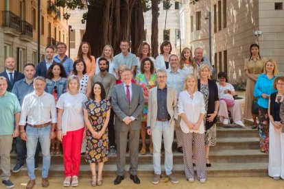 Foto de familia del Grupo Parlamentario PSPV-PSOE en Las Cortes Valencianas / Sonia García - ESdiario