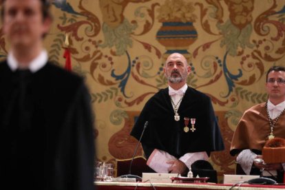 El  rector de la Universidad Complutense de Madrid, Joaquín Goyache, preside un acto en una imagen de archivo