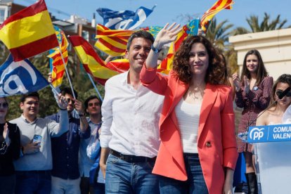 La presidenta de la Comunidad de Madrid, Isabel Díaz Ayuso, y el presidente del PP de la Comunidad valenciana, Carlos Mazón.