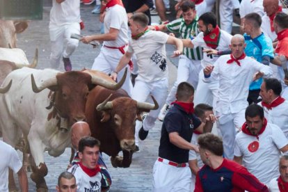 Un momento del tercer encierro de San Fermín.