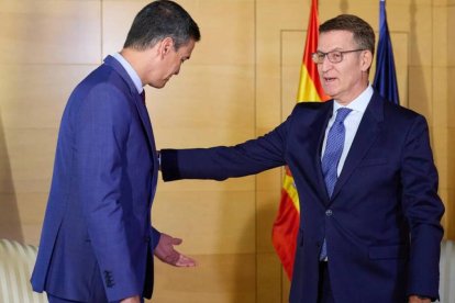 Pedro Sánchez junto a Alberto Núñez Feijóo