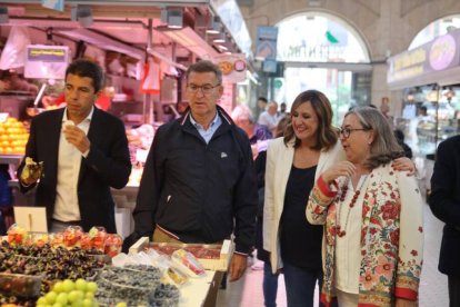 Mazón, Feijóo y Catalá en el Mercado Central de Valencia.