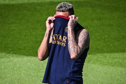 Neymar, en el entrenamiento del lunes: ayer no estuvo porque se lesionó