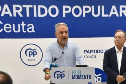 El coordinador general del PP, Elías Bendodo, este sábado en Ceuta, junto al presidente de la Ciudad Autónoma, Juan José Vivas. Europa Press.