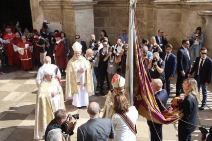 La Real Senyera vuelve a la Catedral