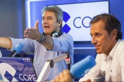 Manolo Lama y Paco González, en una imagen promocional del COPE.