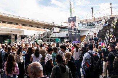 Decenas de personas a las puertas de la estación del tren de Chamartín con motivo de la incidencia - EUROPA PRESS